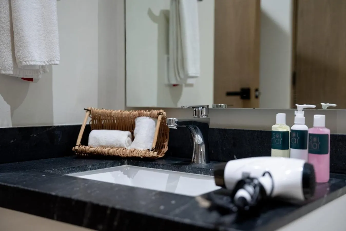 2Br Condo W/ Rooftop Oceanview & Centric Location Playa del Carmen Apartamento