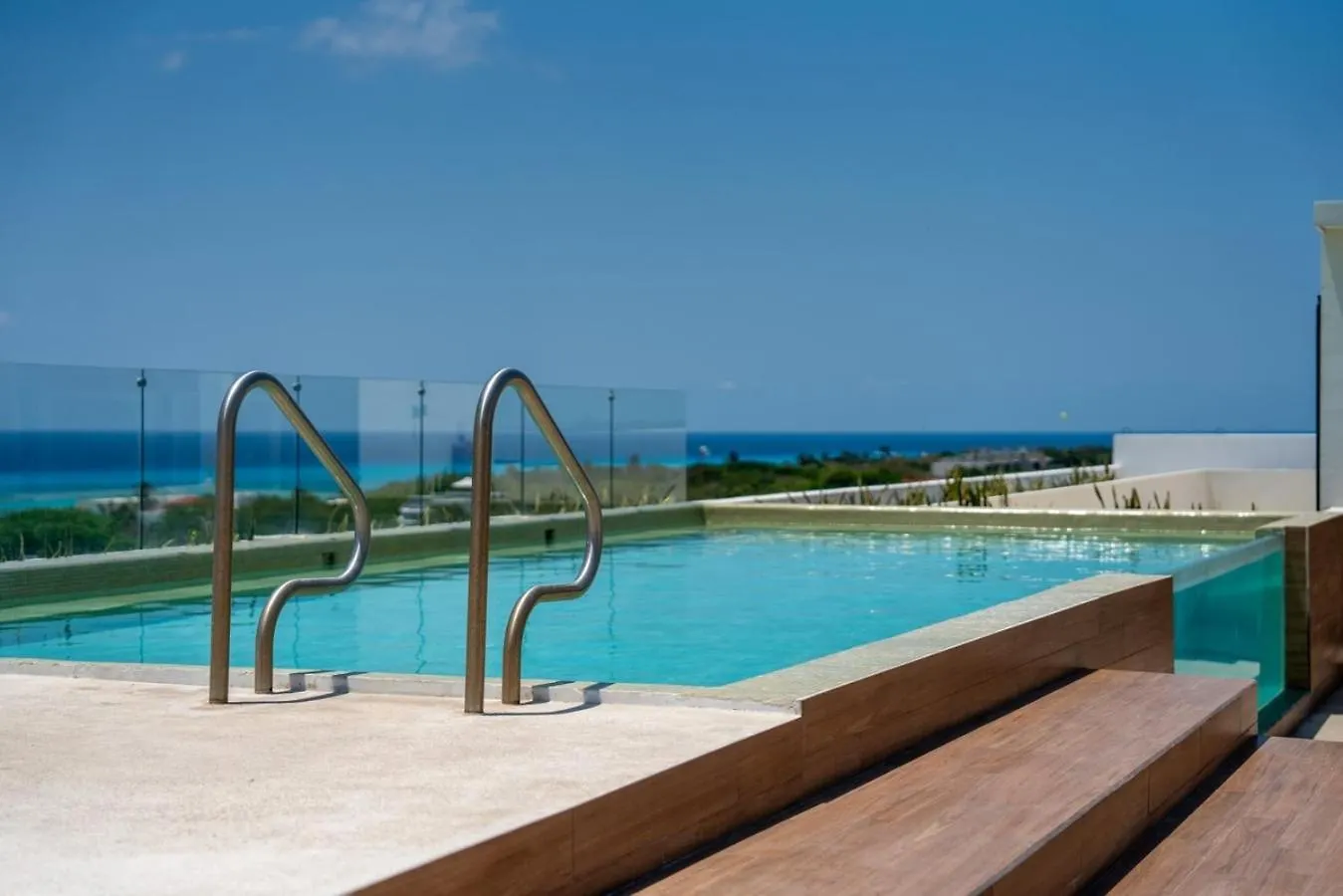 2Br Condo W/ Rooftop Oceanview & Centric Location Playa del Carmen 0*,  México