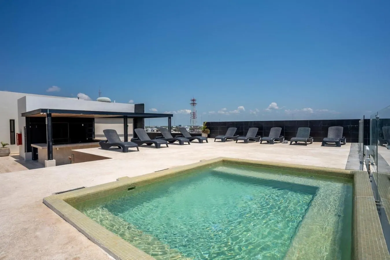 2Br Condo W/ Rooftop Oceanview & Centric Location Playa del Carmen